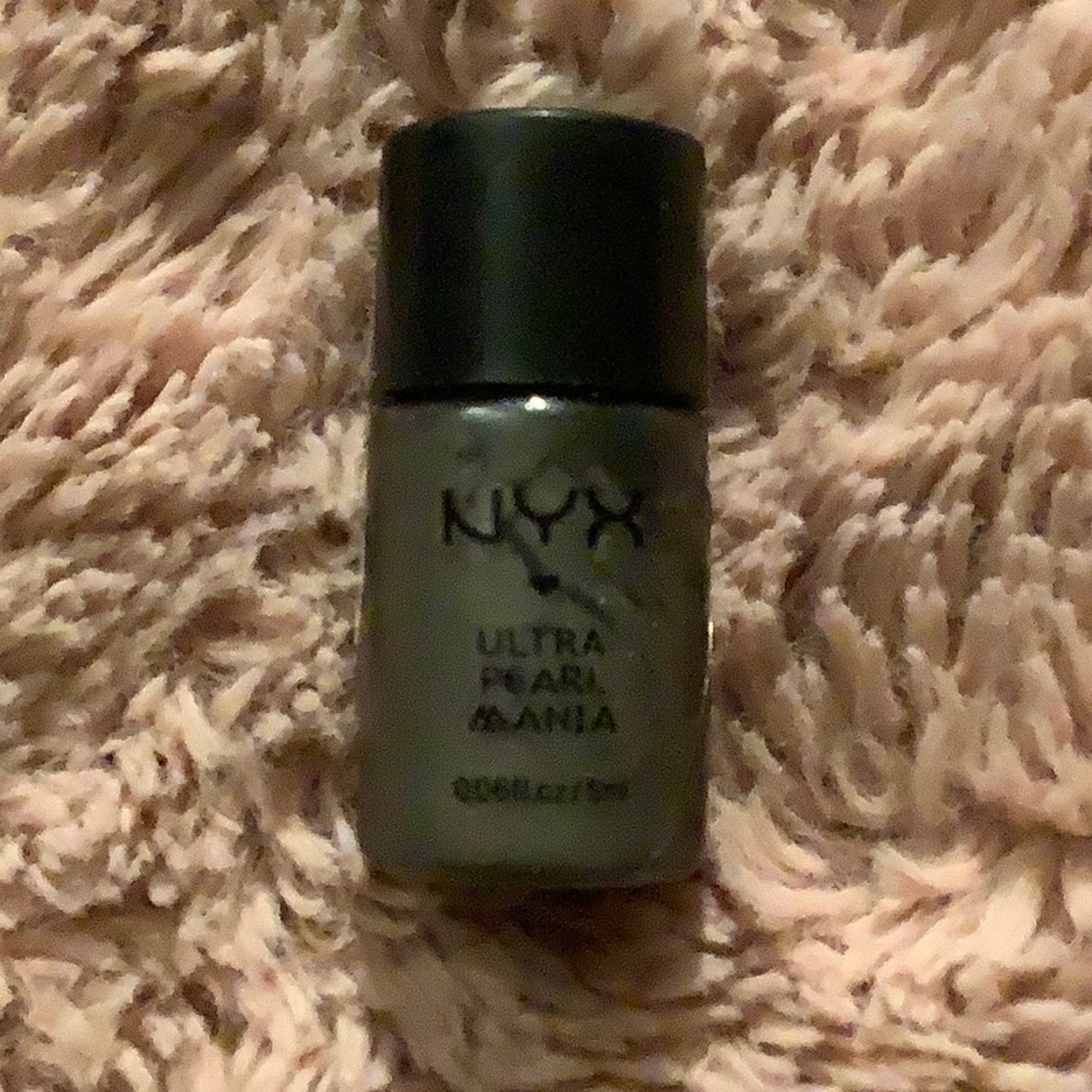 NYX SMOKE GREY ULTRA SHIMMER LOOSE EYESHADOW